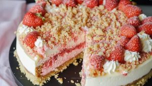Crunch-Topped Strawberry Cheesecake Recipe