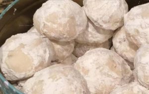 Old-World Iberian Snowball Cookies Recipe
